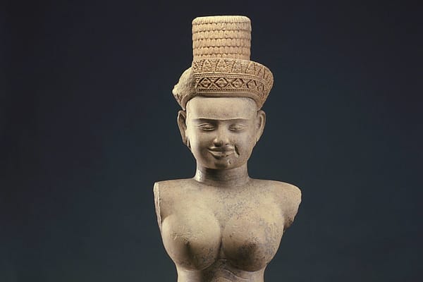 Смитсонианы Азийн Урлагийн Үндэсний Музей иргэний дайны үеэр хулгайд алдагдсан гурван уран баримлыг Камбожийн Хаант Улсад буцаан өгнө